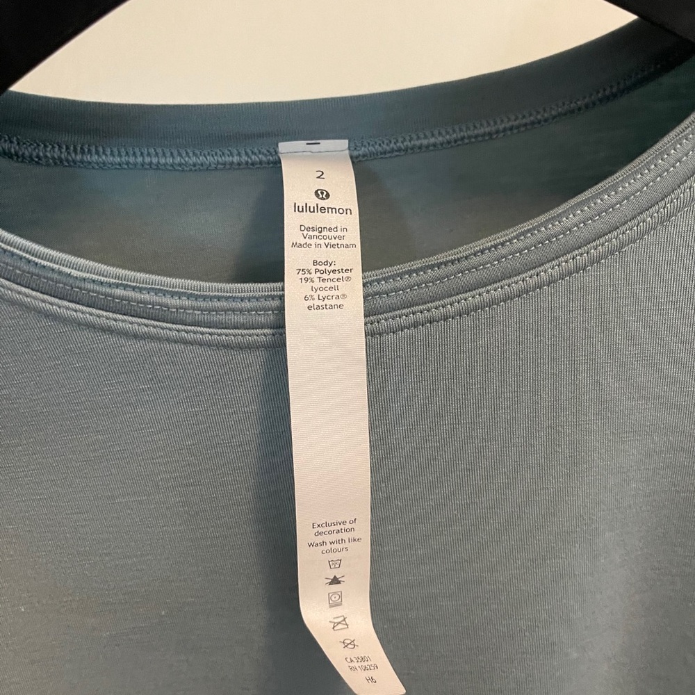 Lululemon top - Picture 3 of 4
